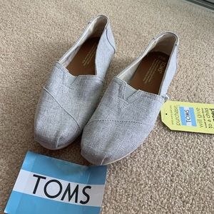 Brand New TOMS size 6.5 women never worn ( Great Christmas Gilt)